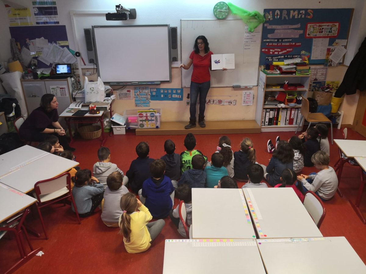 Actividad de cuenta cuentos en colegio FUHEM